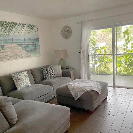 Beautiful Bright & Sparkling 2Bed 1Bath Beach Retreat - Unit 212 코코아비치 외부 사진