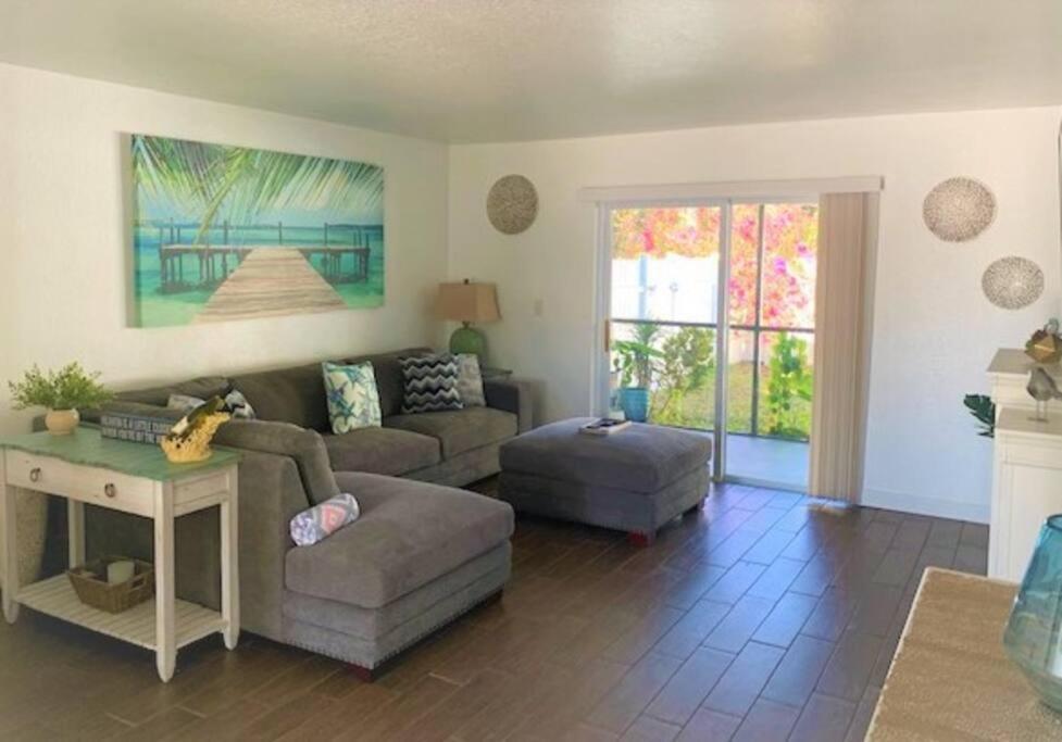 Beautiful Bright & Sparkling 2Bed 1Bath Beach Retreat - Unit 212 코코아비치 외부 사진