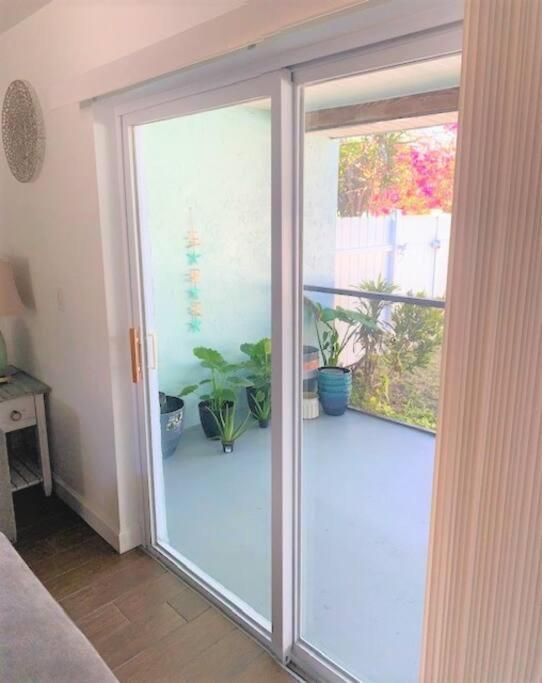 Beautiful Bright & Sparkling 2Bed 1Bath Beach Retreat - Unit 212 코코아비치 외부 사진
