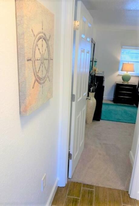 Beautiful Bright & Sparkling 2Bed 1Bath Beach Retreat - Unit 212 코코아비치 외부 사진