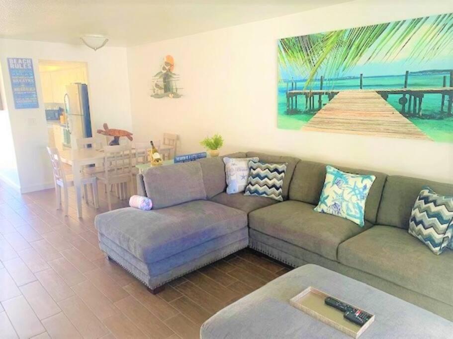 Beautiful Bright & Sparkling 2Bed 1Bath Beach Retreat - Unit 212 코코아비치 외부 사진