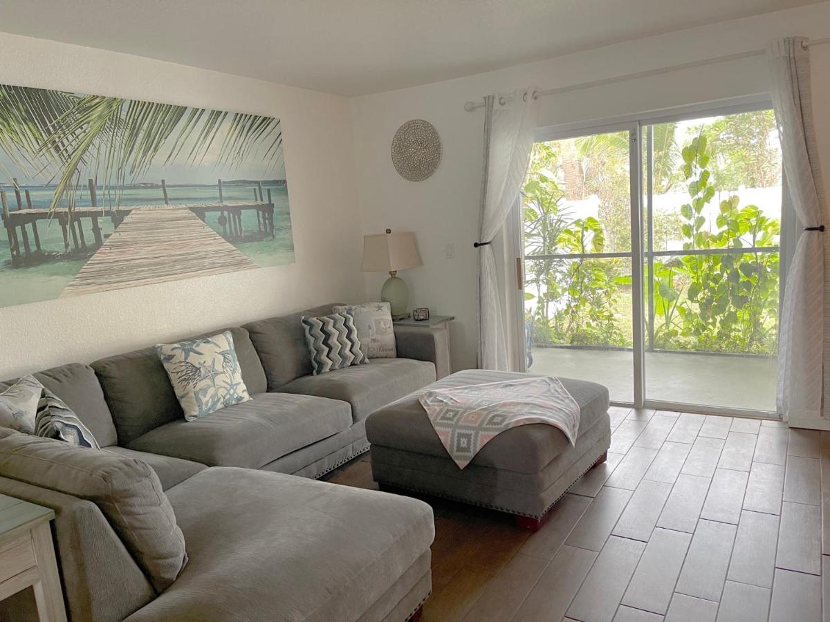 Beautiful Bright & Sparkling 2Bed 1Bath Beach Retreat - Unit 212 코코아비치 외부 사진